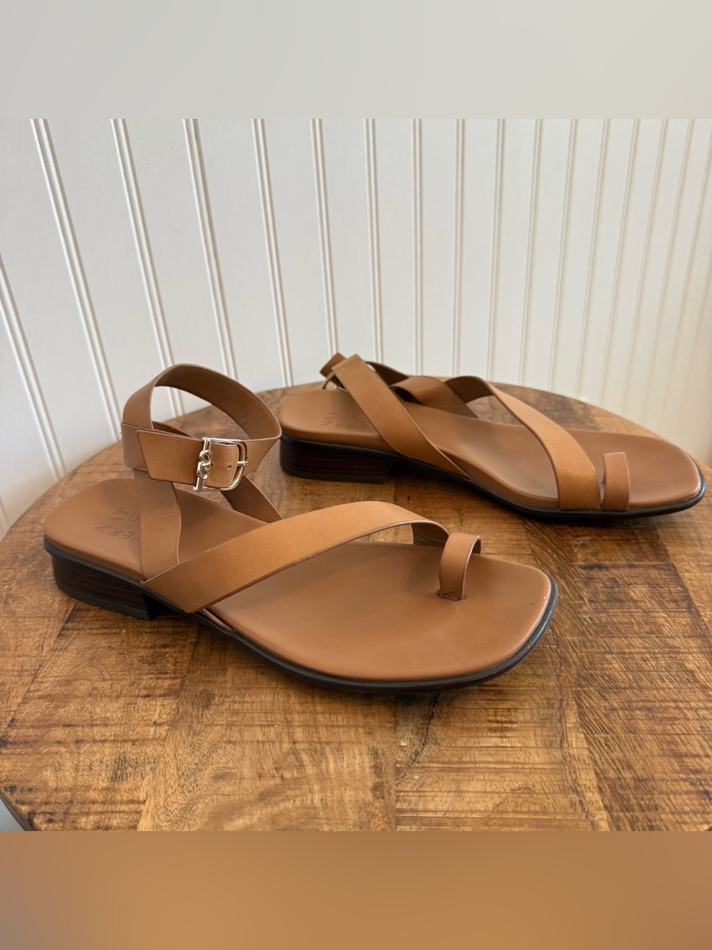 Naturalizer Birch Leather Toe Loop Ankle Strap Flat Sandals Tan Size 9.5